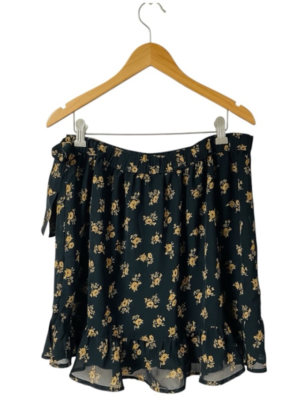 HOLLISTER CO Ultra High-Rise Black Floral Tie-Waist Mini Skirt with Ruffle Hem - Picture 3 of 11